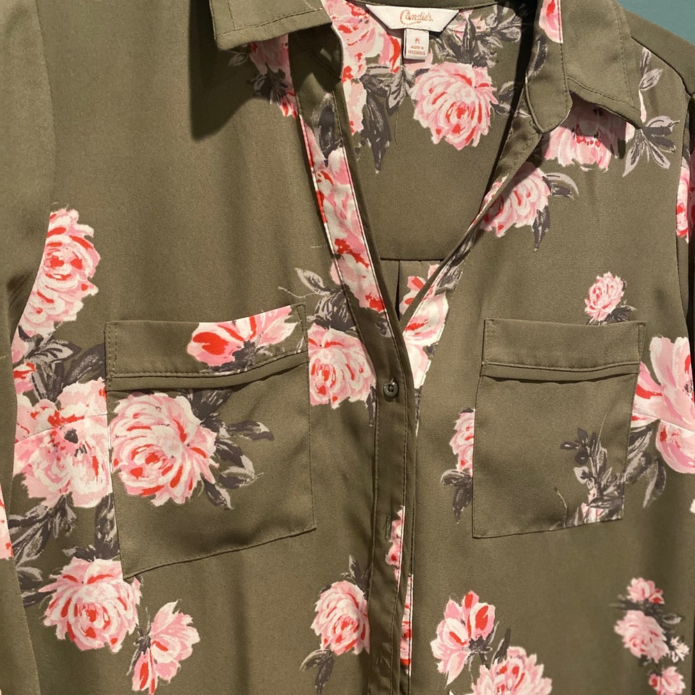 Candies button up shirt. 🌸